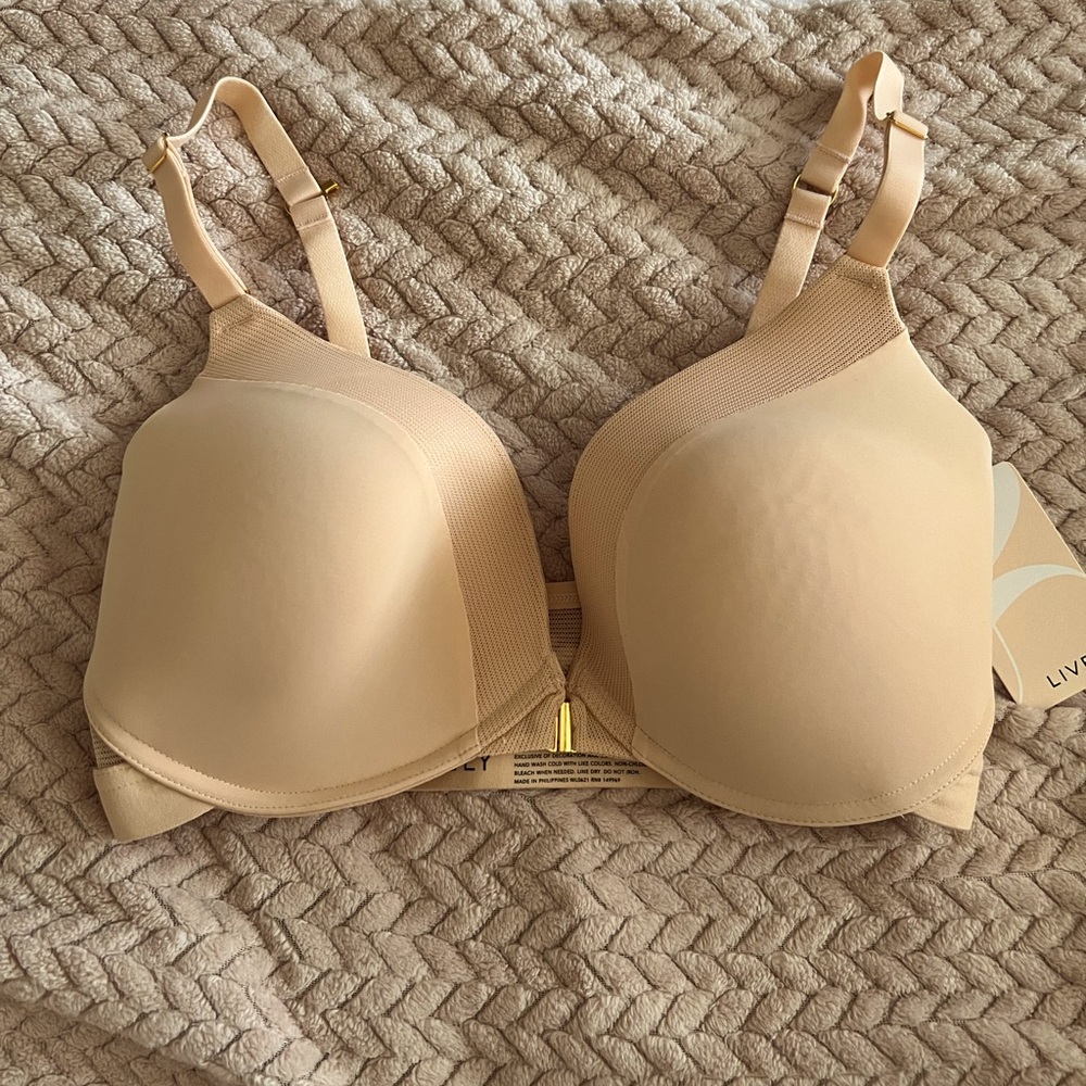 Lively front close bra NWT